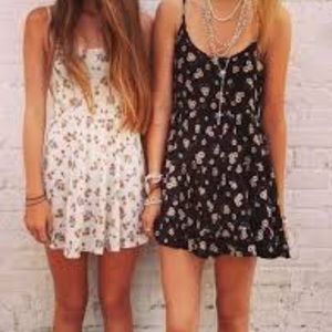 Brandy Melville beachy, flower dress